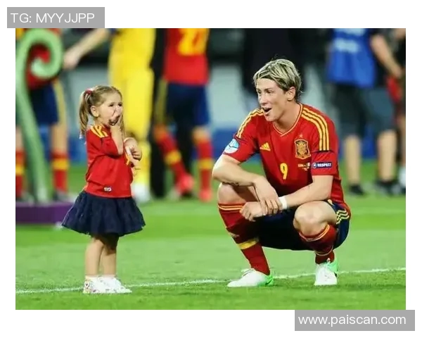 足球明星前女友海边度假晒美照引发网友热议与回忆